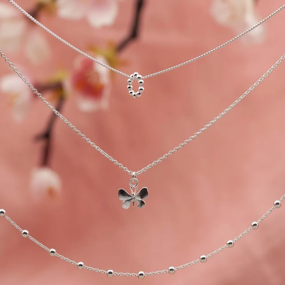 silverhalsband_cirkel_m_p_3.webp New Faith Silverhalsband cirkel m pluppar