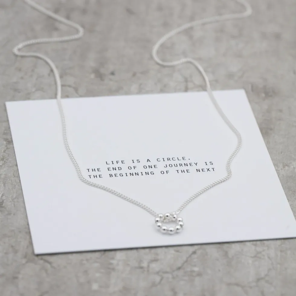 silverhalsband_cirkel_m_p_4.webp New Faith Silverhalsband cirkel m pluppar