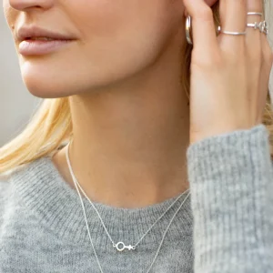Clearance Faith Silverhalsband kvinnotecken