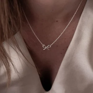Best Faith Silverhalsband liten rosett