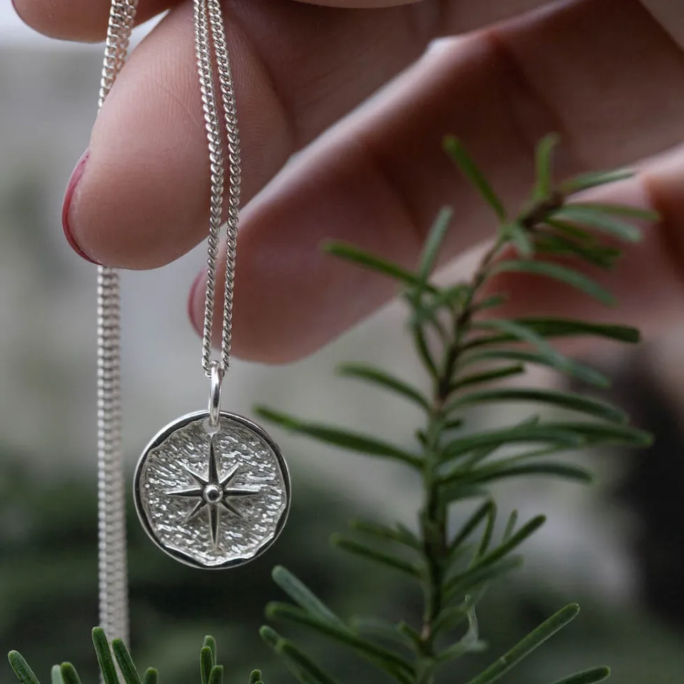 silverhalsband_lycko_coin_1.webp Outlet Faith Silverhalsband lycko coin stjärna