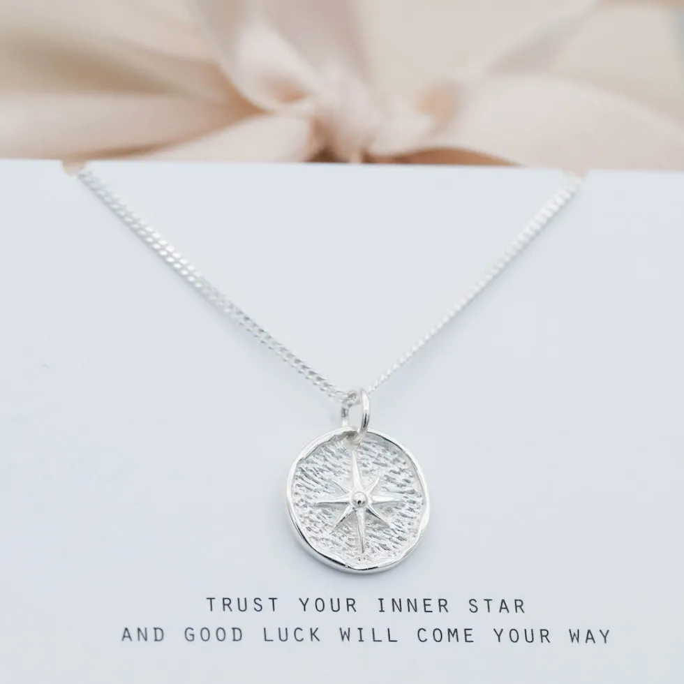 silverhalsband_lycko_coin_2.webp Outlet Faith Silverhalsband lycko coin stjärna