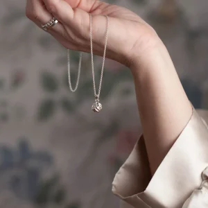 Fashion Faith Silverhalsband rund kärleksknut