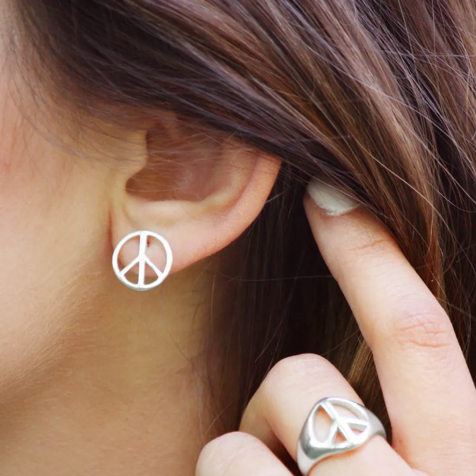 silverrhngen_stor_peace_1.webp Fashion Faith Silverörhängen stor Peace