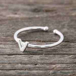 Discount Faith Silverring bokstav V