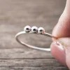 Online Faith Silverring tunn med tre kulor